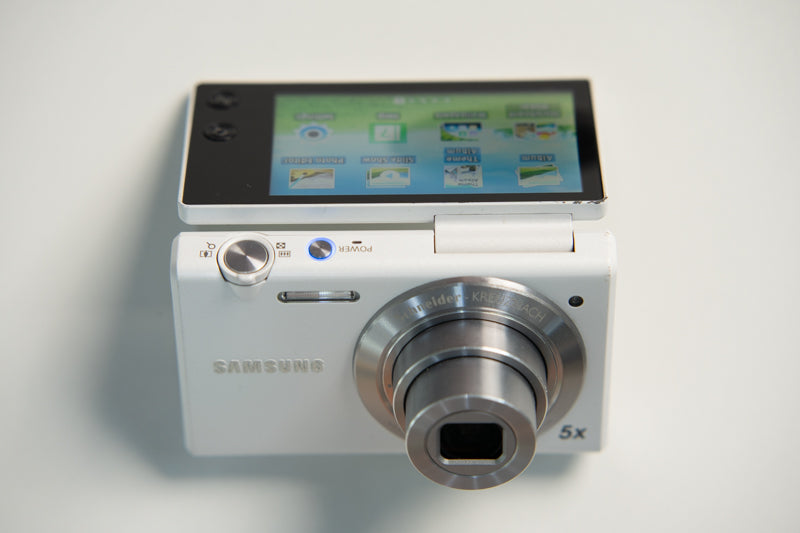 Samsung MV800 Flip Screen Digital Camera - White