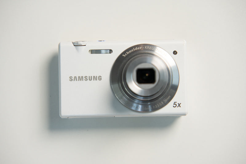 Samsung MV800 Flip Screen Digital Camera - White