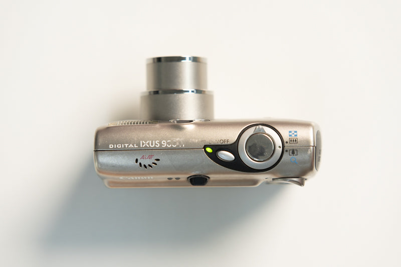 Canon IXUS 900 Ti Digital Camera - Silver Titanium