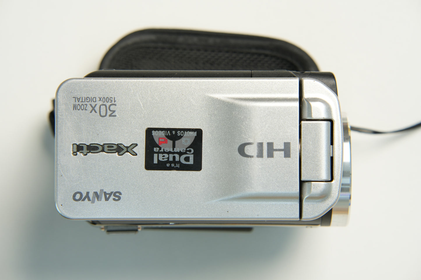 Sanyo VPC-TH1EX Camcorder Digital Camera - Silver