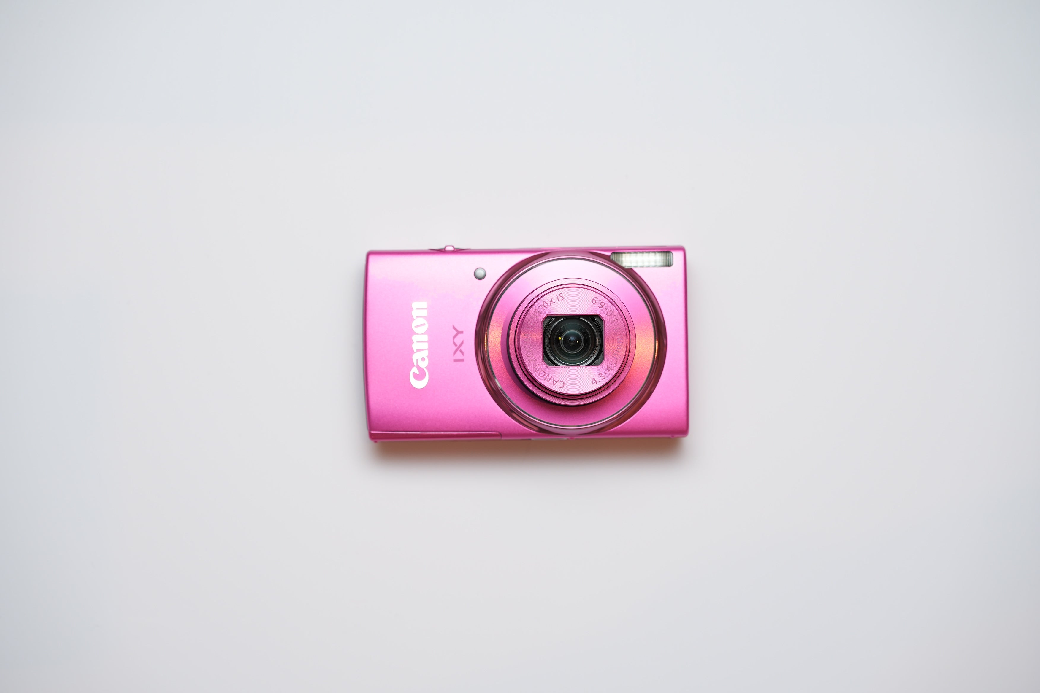 Canon IXY 140 Digital Camera - Metallic Pink (Celebrity's choice)