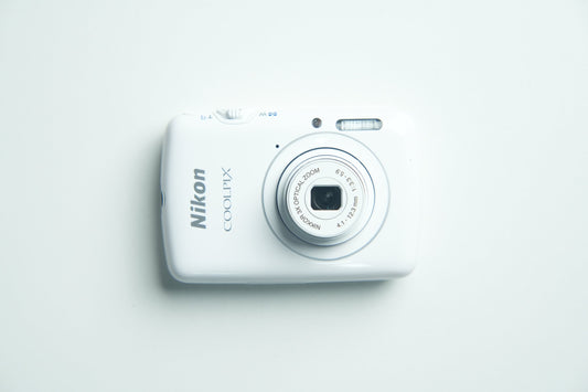 Nikon Coolpix S01 Digital Camera - Gloss White